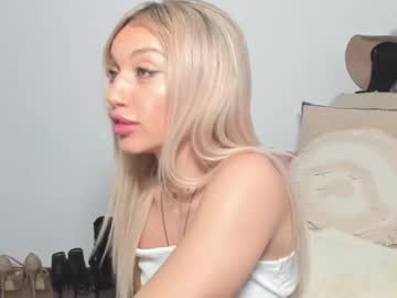 girl
        kattiafox cam image #193199