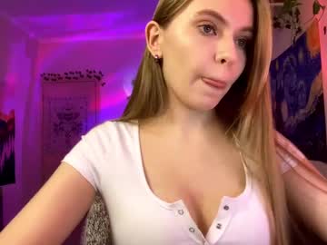 girl
        littlee_soffi cam image #230573