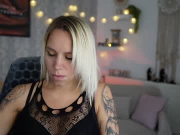 girl
        cherry__blond cam image #110727
