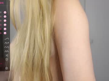 girl
        snow_baby__ cam image #112705