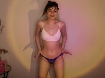 girl
        chloewilliam_ cam image #93451