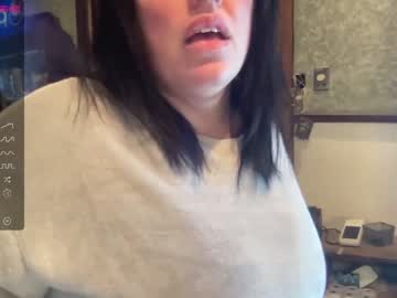 girl
        lonelylover2021 cam image #42460