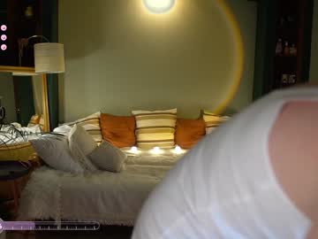 girl
        _the_sun_ cam image #189356