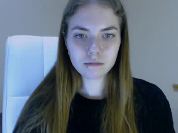 girl
        zoey_deuttch cam image #58755