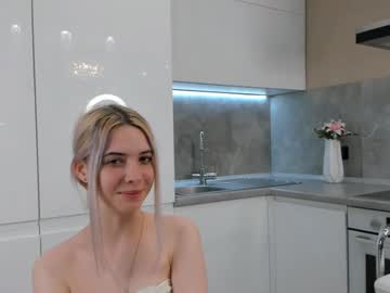 girl
        lynetteesser cam image #186365