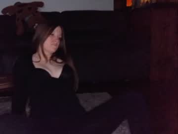 couple
        hotwife_demi cam image #71724