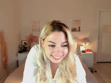 girl
        lil_aileen cam image #111485