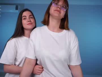 couple
        niki_viki cam image #124590