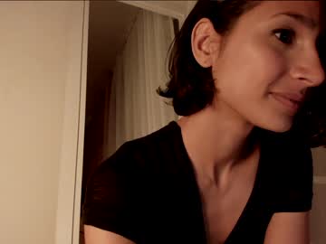 girl
        evatango cam image #12401