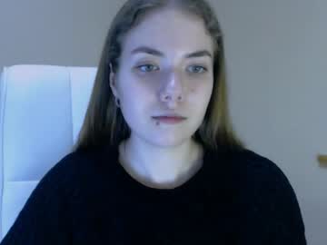girl
        zoey_deuttch cam image #58745