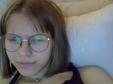 girl
        the_partisan cam image #153962