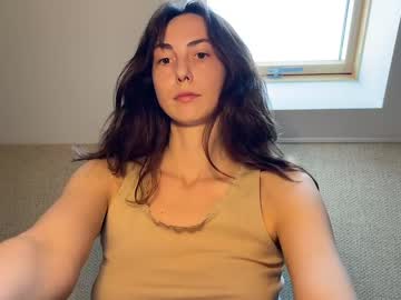 girl
        aevra cam image #168366