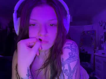girl
        ultravioletts cam image #219915