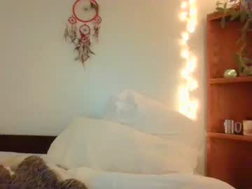 girl
        redwoodkitty cam image #37547