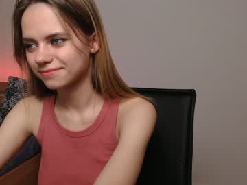 girl
        alisastrange cam image #48547
