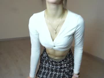 girl
        peggycubitt cam image #206497