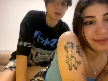 couple
        step__siblings cam image #77222