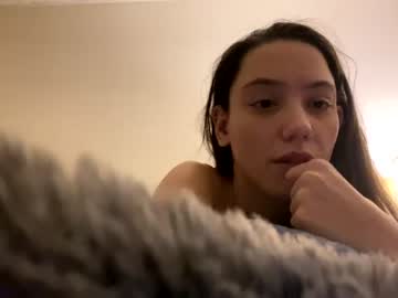 girl
        star2023765430 cam image #63972