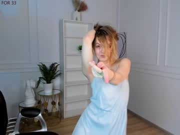 girl
        alice_tucci cam image #106591
