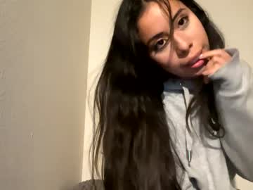 girl
        daisy_darling222 cam image #134778