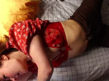 girl
        olive_fox cam image #73984