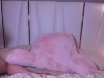 girl
        clara_chan cam image #8138