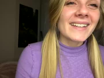 girl
        millie_420 cam image #57556