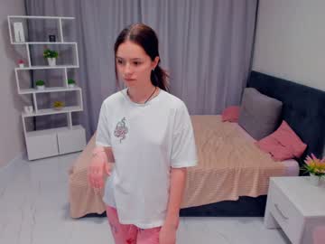 girl
        ardithhawkinson cam image #161121