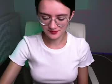 girl
        ketrin_pirsss cam image #199371