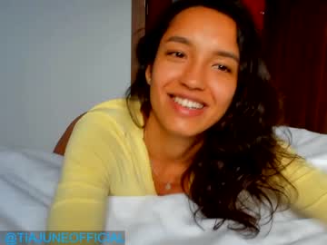 girl
        alice_bane cam image #88344