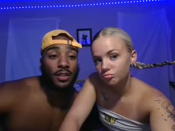 couple
        snow_bunny911 cam image #115411