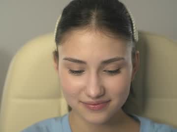 girl
        sunn_beamm cam image #241521