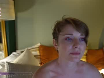 girl
        _the_sun_ cam image #189820