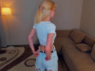 girl
        earlenebickham cam image #164071