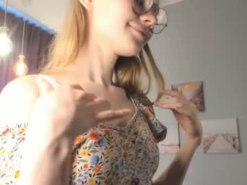 girl
        peggybanwell cam image #175313
